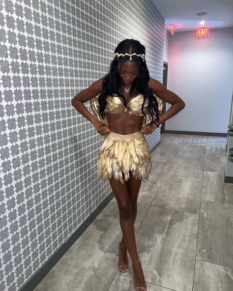 Golden goddess Golden Goddess Halloween Costume, Gold Goddess Costume, Golden Goddess Costume, Goddess Halloween Costume, Goddess Halloween, Goddess Costume, Golden Goddess, Costumes Ideas, Halloween Costumes College