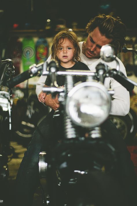 I want to be like daddy when I grow up. Motos Harley, Moto Vintage, Biker Life, Man Up, Co Parenting, Story Inspiration, Father And Son, Bike Ride, Cafe Racer