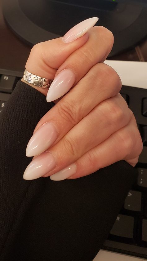 Wedding Almond Nails Bridesmaid, Light White Almond Nails, Creamy Almond Nails, End Of Summer Almond Nails, Dip Almond Nails Ideas, Neutral Almond Nails Winter, Wide Almond Nails, Perfect Almond Nails Shape, Point Almond Nails