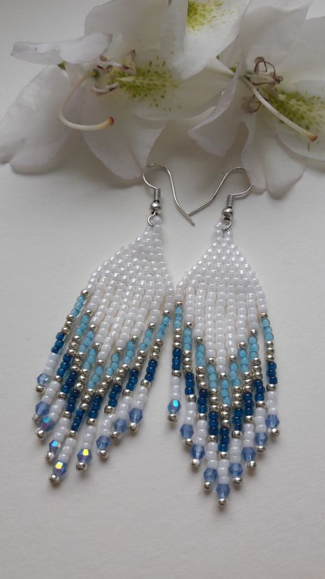 Anting Manik, Seed Bead Jewelry Patterns, Blue Beaded Earrings, Beaded Earrings Native, Beaded Earrings Tutorials, Beaded Earrings Diy, Beading Jewelery, Beaded Jewlery, Beaded Jewelry Tutorials