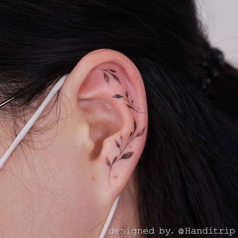 Tattoo Oreille, Tattoo Ears, Tattoos Ear, Ears Tattoo, Ear Tats, Tattoo Ear, Inner Ear Tattoo, Tattoo Tips, Ear Tattoo Ideas