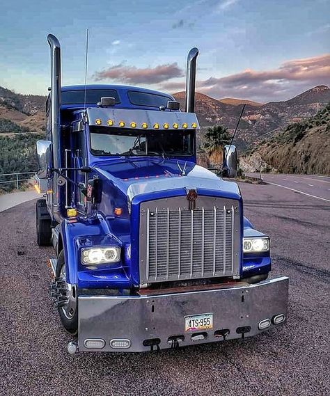 mexicano trucking Oficial⛟ on Instagram: “Tremendo Kenworth t800 🤩👍👉🚛 #kenworthtrucks  #tractocamion  #paisaje #fotodeldía  #dieseltrucking #azul  #mexico🇲🇽” Kenworth Trucks T800, Jetta A4, Kenworth T800, 2024 Goals, Long Nose, Kenworth Trucks, Buses, Trailer, Trucks