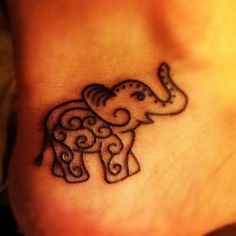 Elefante Cute Elephant Tattoo, Tattoo Elephant, Boys With Tattoos, Elephant Tattoo Design, Small Elephant, Geniale Tattoos, Elephant Tattoo, Symbol Tattoos, Elephant Tattoos