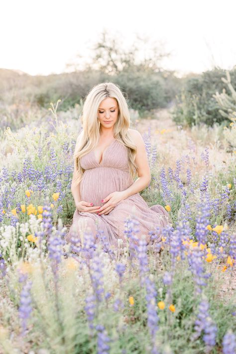 Spring Maternity Photos, Fall Maternity Pictures, Sunset Maternity Photos, Desert Wildflowers, 28 Weeks Pregnant, Maternity Photography Family, Maternity Photography Poses Outdoors, Outdoor Maternity Photos, Cute Pregnancy Pictures