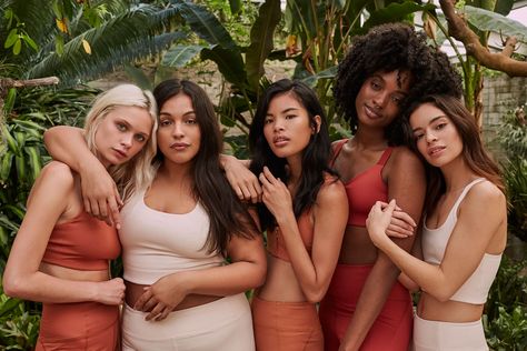 Body Positivity Photography, Glossier Girl, Body Positive Photography, Body Positive Fashion, Body Image Art, Athleisure Brands, Shotting Photo, Getting To Know Someone, Ethical Fashion Brands