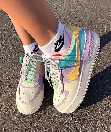 White Summer Shoes, Summer Shoes 2023, Sneakers Korean, Nike Shoes Women Fashion, Nike Air Force 1 Shadow, Nike Shoes Air Force, Air Force 1 Shadow, Basket Style, Nike Fashion Shoes