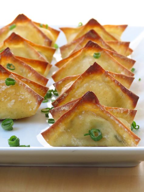 Baked Cream Cheese Wontons Wonton Appetizer Recipes, Baked Wontons, American Appetizers, Baked Cream Cheese, Asian Appetizers, Cheese Wontons, Cream Cheese Wontons, Mini Hamburgers, Wonton Recipes