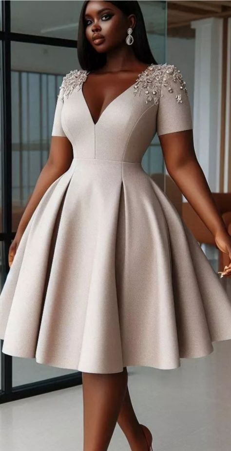 Credit: Vogue Secrets Corporate Dress, Girls Dress Outfits, Chic Dress Classy, Office Dresses For Women, Dinner Dress Classy, Best African Dresses, Ruffles Fashion, Elegant Dresses Classy, Effortlessly Chic Outfits