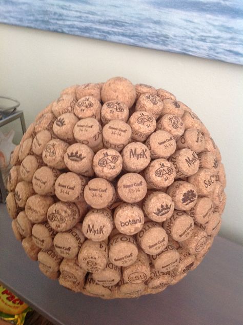 Champagne Cork Crafts Diy, Champagne Cork Ideas, Champagne Cork Crafts, Cork Ball, Wine Cork Projects, Cork Crafts Diy, Wine Cork Diy, Wine Cork Art, Cork Projects