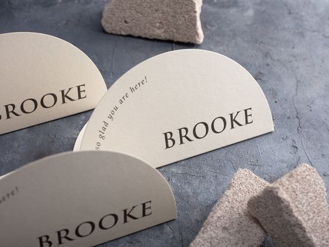 "These half arch cut guest cards are perfect for any wedding, party, or business event or be used for a gift tag with a hole punch. Name fonts and ink colors can be customized to your preference. You can make a beautiful impression on your guests with modern and impressive place cards. DETAILS * Guest Name Place Cards * Diameter: 16cm (6.3\"), half size is approximately 8x16cm (3.2x6.3\") * Single-Sided - Flat Print * Premium Matte Coated Card Stock 300gsm" Folded Place Cards Wedding, Minimalist Place Cards, Wedding Place Name Ideas, Seating Place Cards Wedding, Modern Place Cards, Menu And Place Card Wedding, Arched Wedding Invitation, Unique Place Cards Wedding, Name Cards For Table