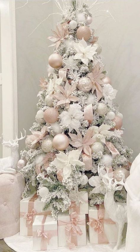 Pink Christmas Tree Decorations, Best Christmas Tree Decorations, Rose Gold Christmas Tree, Rose Gold Christmas Decorations, Christmas Tree Inspo, Christmas Tree Decorated, Glam Christmas Decor, Christmas Tree Decorating Themes, Rose Gold Christmas