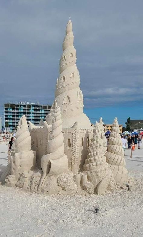 Sandcastle Contest Ideas, Beach Sand Sculptures, Sandcastles Ideas, Sand Building Ideas Beach, Sand Castle Ideas, Sandcastle Ideas, Beach Sand Castles, Beach Sand Art, Sand Sculpture