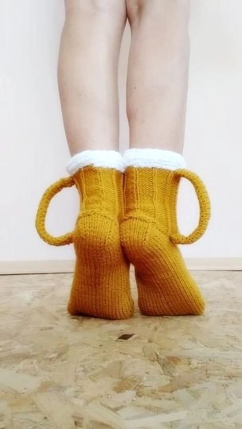 Crochet Beer Mug, Rope Image, Crochet Beer, Crochet Funny, Beer Socks, Funny Crochet, Crochet Christmas Stocking, Easy Patterns, Socks Christmas