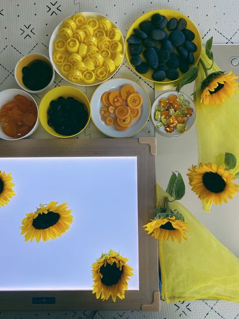 Sunflower Eyfs Activities, Sunflower Provocation, Sunflowers Eyfs, Sunflower Activities For Toddlers, Sunflower Activities For Preschool, Sunflower Activities, Sunflower Art Project, Preschool Theme Ideas, Flower Activities