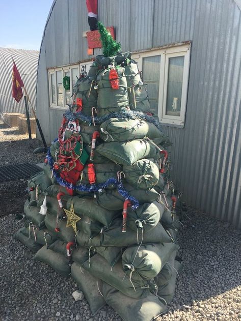 Epic Sandbag Christmas Tree Created By Marines Deployed To Helmand Province, Afghanistan Funny Christmas Images, Christmas Memes Funny, Funny Christmas Tree, Military Memes, Christmas Memes, Creative Christmas Trees, Unique Christmas Trees, Military Humor, Diy Christmas Tree