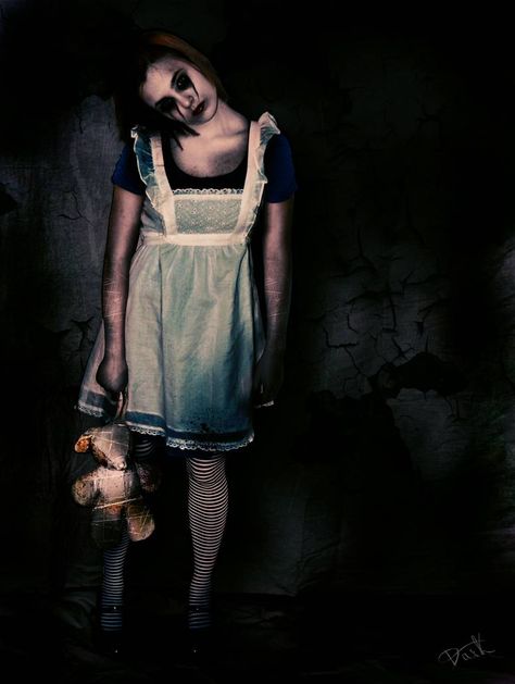 Creepy Alice In Wonderland, Alice In Wonderland Dark, Creepy Doll Costume, Evil Alice, Alice Halloween, Alice In Wonderland Quotes, Dark Alice In Wonderland, Alice Costume, Alice In Wonderland Aesthetic