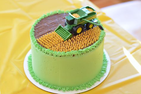 Harvester Cake Combine, Combine Harvester Birthday Cake, Harvester Birthday Cake, Tractor Birthday Cake Easy, Combine Cake Farm, Simple Tractor Birthday Cake, Farming Simulator Cake, Combine Harvester Birthday Party, Green Tractor Birthday Cake