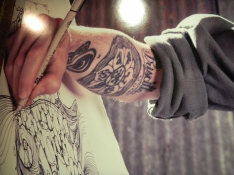 Guys with artistic minds and tattoos <3 Brandon Boyd Art, Brandon Boyd, Male Torso, Free Mind, Incubus, Get A Tattoo, Inked Girls, Visual Artist, Artist At Work