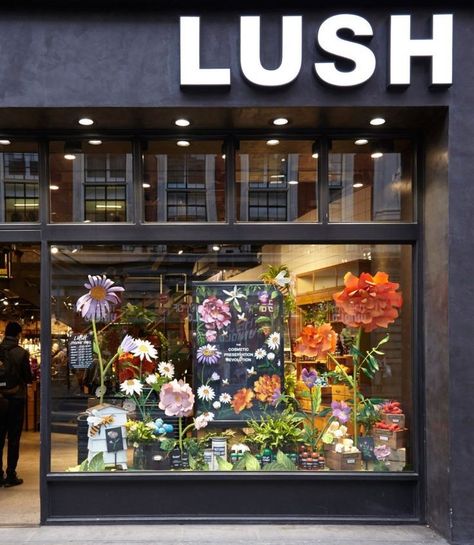 Flower Shop Interiors, Flower Shop Decor, Flower Shop Design, Retail Design Display, Window Display Design, Packaging Display, Lush Cosmetics, Flower Boutique, Flower Store