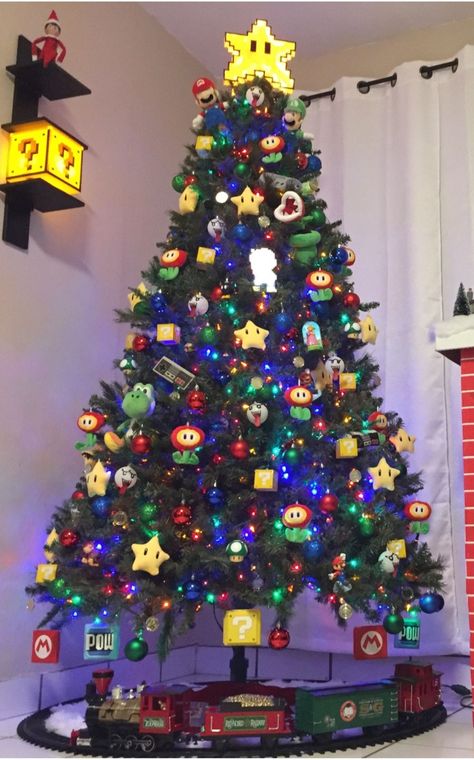 Mario Christmas, Nerdy Christmas, Mario Room, Geek Christmas, Creative Christmas Trees, Tree Themes, Mario Kart, Noel Christmas, Christmas Tree Ideas