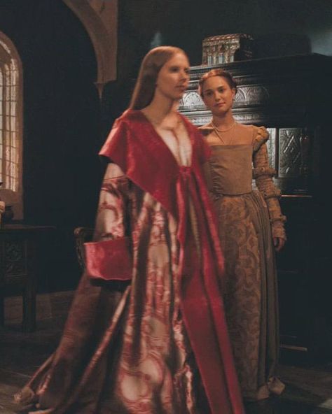 The Other Boleyn Girl : la robe de chambre qui pourrait faire un manteau haute couture... Tudors Anne Boleyn, The Other Boleyn, Drama Clothes, The Other Boleyn Girl, Tudor Costumes, The Tudors, Girls Robes, Anne Boleyn, Costume Drama