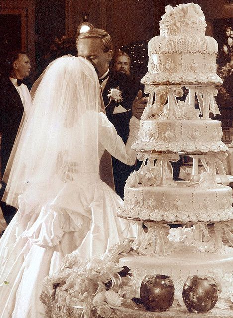 Victorian Wedding CAKES | Victorian Wedding | Flickr - Photo Sharing! Victorian Wedding Cakes, Victorian Cake, Victorian Wedding Themes, Perfect Wedding Cake, Extravagant Wedding Cakes, Victorian Style Wedding, Wedding Cake Tops, Dream Wedding Cake, Extravagant Wedding