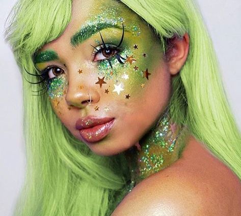 Alien Halloween Makeup, Alien Make-up, Karneval Diy, Alien Halloween Costume, Futurism Fashion, Alien Makeup, Alien Party, Alien Halloween, Cosmo And Wanda