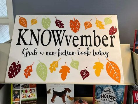 Fall Library Displays, School Library Book Displays, School Library Bulletin Boards, School Library Decor, School Library Displays, Library Bulletin Board, Middle School Libraries, Library Work, Library Themes