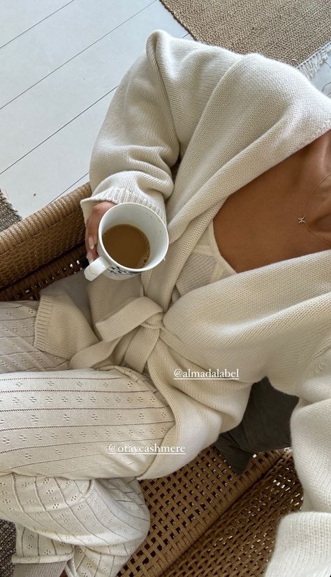 Cozy Indoor Outfit, Neutral Lifestyle Aesthetic, Clean Style Aesthetic, Clean Autumn Aesthetic, Outfits For Staying At Home, Cozy Work From Home Outfit, Homebody Outfit, Comfy Outfits Home, Comfy At Home Outfits