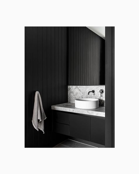 Timothy Kaye’s Instagram photo: “Monochrome. Architecture & Interiors: @elc_arch Builder: @customhomes Painter: @numberonepainting Photography: @timothykaye Styling:…” Edgy Bathroom, Dark Powder Room, Mirror Backsplash, Eclectic Bathroom, V Groove, Elegant Mirrors, Mirror Ideas, Black Vanity, Design Remodel