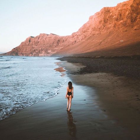 Lanzarote Photo Ideas, Tenerife Photo Ideas, Shooting Aesthetic, Beauty Plan, Winter Beach, Talented People, Canary Islands, Beach Holiday, Photo Inspo