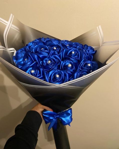 Ribbon Satin Flower Bouquet, Blue Ribbon Flower Bouquet, Rose Bouquet For Men, Ramos For Men, Bouquets For Him, Flowers For Men Boyfriends, Satin Bouquet Flower, Forever Flowers Ribbon, Blue Ribbon Bouquet