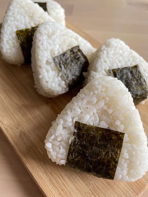 Tamagoyaki Aesthetic, Onigiri Aesthetic, Japanese Omurice, Snacks Japonais, Digimon Characters, Japenese Food, Japanese Treats, Sweet Snacks Recipes, Food Themes