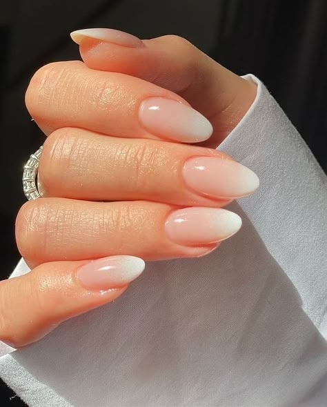 Short Stiletto Nails Are About to Take Over 2023 Ombre Gel Nails, Stiletto Nails Short, Colorful Nails, Casual Nails, Ombre Nail Designs, Almond Acrylic Nails, Oval Nails, Neutral Nails, Elegant Nails