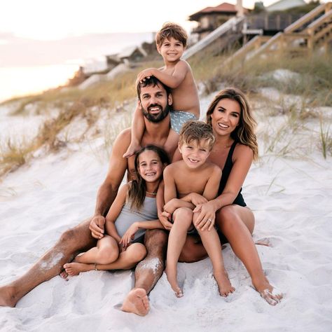 Jessie James Decker Beach Photos, Jessie James Decker Family Beach Photos, Jesse James Decker, Eric Decker, Fam Pics, Mom Things, James Decker, Jessie James Decker, Beach Session