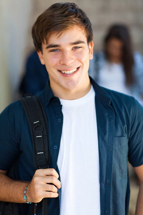 A school portrait of happy male high school student smiling in a school corridor - tips for quality school portraits School Corridor, Hig School, Senior Portraits Male, School Photographer, Portrait Photography Tips, Student Photo, Happy Guy, Happy Students, Friend Pictures Poses