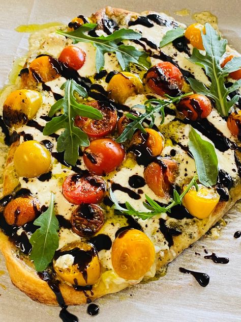 Tomato Burrata Pesto Flatbreads - Cooks Well With Others Burrata Flatbread, Naan Bread Pizza Recipe, Flatbread Pizza Crust, Mediterranean Flatbread, Bread Pizza Recipe, Naan Bread Pizza, Burrata Pizza, Burrata Recipe, Pain Naan