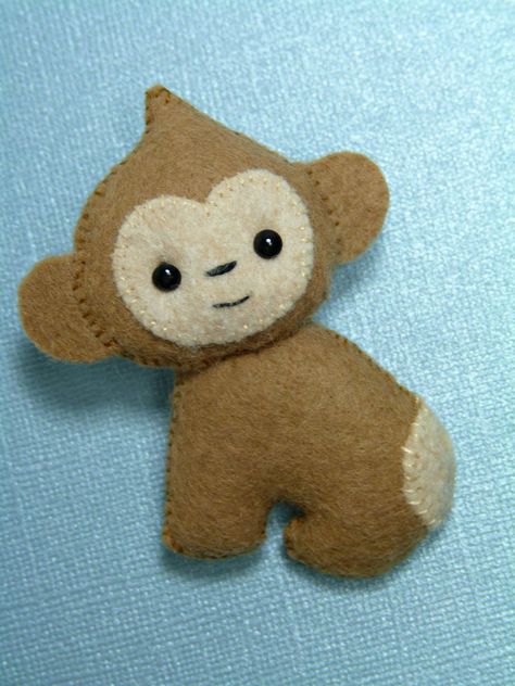 Monkey Felt Pattern, Monkey Plush Pattern, Monkey Arts And Crafts, Felt Keychain Ideas, Felt Monkey, Felt Plushie, Mini Monkey, Spiderman Gifts, Felt Keychain