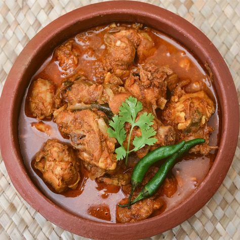 Kerala Chicken Curry Kerala Chicken Curry, Red Curry Chicken, Large Salad Bowl, Curry Chicken Recipes, Oven Cooking, Chicken Curry, Spicy Chicken, Curry Chicken, Curry Recipes