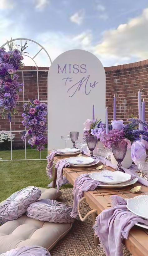 Purple Decor Party, Lilac Bridal Shower Ideas, Bridal Shower Ideas Purple, Lavender Bridal Shower Ideas, Purple Bridal Shower Ideas, Purple Bachelorette Party, Bridal Shower Purple, Bridal Shower Decorations Purple, Inspo Pictures