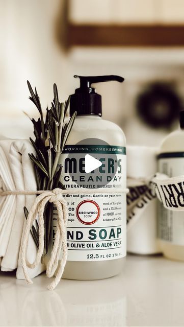 Heidi Samia | Eleanor Rose Home on Instagram: "If you find yourself in need of a last minute Christmas gift that radiates both charm and practicality, this one might be for you! This Christmas, give the simple gift of everyday luxury with yummy scented hand soap and a kitchen towel, that’s all tied together with a festive ribbon and a few sprigs of rosemary. I think this present is a gesture of warmth, love, and coziness for the ones you appreciate. After all, who doesn’t use (& love) fragrant soap and a quality kitchen towel? I believe that the best gifts are those that seamlessly weave into our daily lives, making each moment a little more thoughtful and special. Whether it’s for a neighbor, hostess, friend, or anyone on your Christmas list, this gift is not only easy to put together but Hostess Gift Ideas Baby Shower Gifts, Christmas Kitchen Towel Gift Ideas, Soap And Towel Gift Ideas, Mrs Meyers Christmas Gift, Hand Towel Gift Ideas, Hand Soap Gift Ideas, Soap Christmas Gift Ideas, Neighbor Gifts Christmas, Christmas Gift Ideas For Neighbors