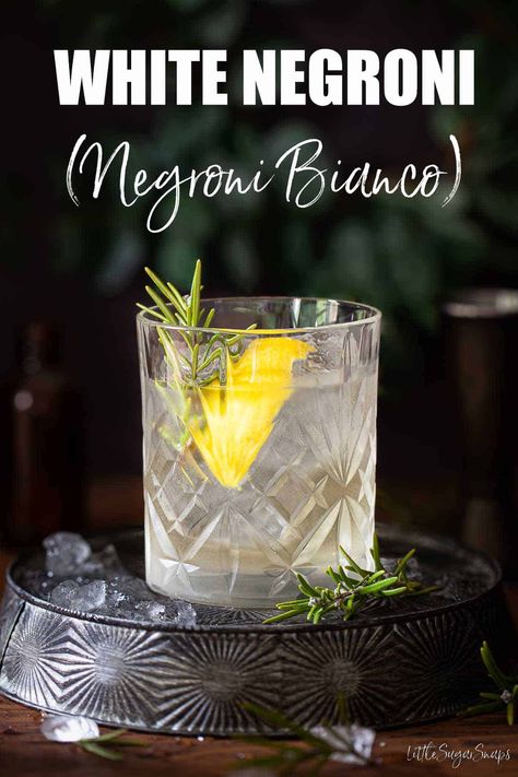 White Negroni, Amaro Cocktails, Craft Beer Recipes, Negroni Recipe, Frozen Drink Recipes, Champagne Recipes Cocktails, Negroni Cocktail, Booze Drink, Frozen Cocktail Recipes