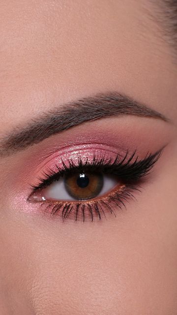 Peachy Pink Eyeshadow, Mini Prom Makeup, Hot Pink Prom Makeup, Peachy Eye Makeup, Prom Makeup Pink, Pastel Eye Makeup, Machiaj Smokey Eyes, Eye Makeup Inspo, Spring Eye Makeup