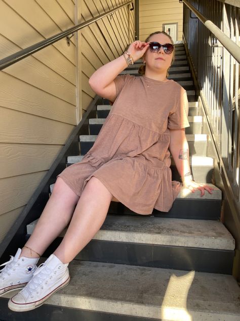 Dress And Sneakers Outfit Plus Size, Platform Sneakers Outfit Summer, Plus Size Converse Outfit, Platform Sneakers Outfit, Dress With Converse, Sneakers Outfit Summer, Dresses With Vans, Dress And Sneakers Outfit, Spring Outfits Dresses