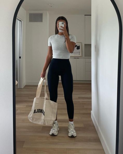 Outfits Leggins, Adrette Outfits, Modele Fitness, Gymwear Outfits, Gym Crush, Look Legging, Gym Attire, Mode Zara, Cute Workout Outfits