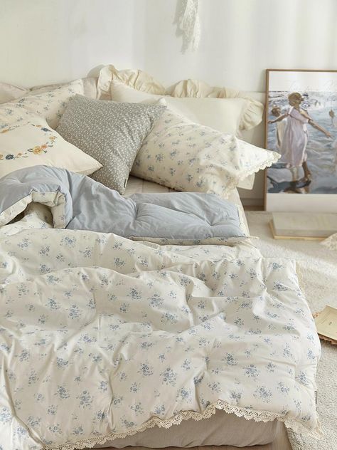 Cottage Blue Flower Comforter Flower Comforter, Coastal Room, Blue Floral Design, Cozy Room Decor, Mattress Pads, Dream Room Inspiration, Room Makeover Inspiration, Cute Room Decor, Mattress Covers