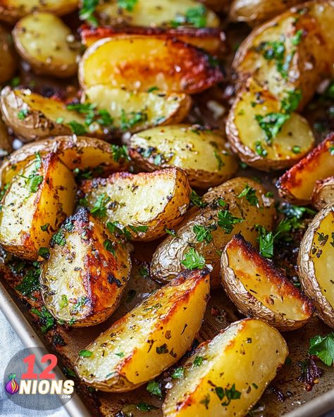 Garlic & Herb Potato Wedges Garlic Potato Wedges, Crispy Potato Wedges, Yukon Potatoes, Types Of Potatoes, Garlic Seasoning, Potato Wedges, Crispy Potatoes, Turkey Burgers, Quick Weeknight Dinners