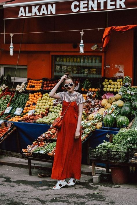 Maxi Skirt Spring, Gucci Ace Sneakers, T Shirt Skirt, Red Maxi Dress, Spring Outfits Dresses, White Sunglasses, Skirt And Sneakers, Red Maxi, Skirt Maxi