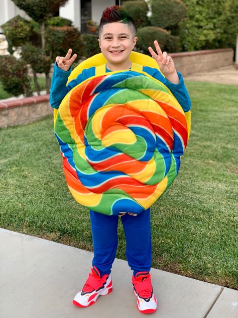 Carnival Food Costumes, Music Birthday Party Theme, Lollipop Costume, Food For Halloween, Family Themed Halloween Costumes, Music Birthday Party, Fancy Dress Competition, Themed Halloween Costumes, Candy Costumes