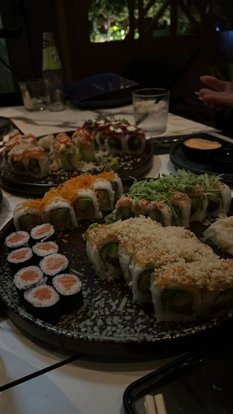 Sushi Night, Yummy Comfort Food, Think Food, Fake Food, Food Obsession, Pretty Food, Food Cravings, Aesthetic Food, Good Eats